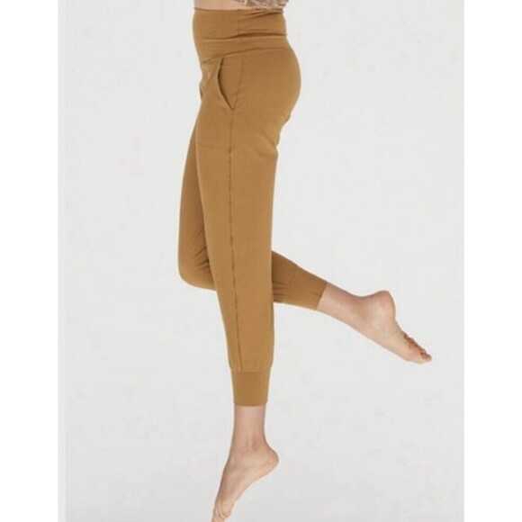 OFFLINE By AERIE Real Me Jogger‎ Pocket Gold Yellow Tree Line XS SHORT NWT - Picture 1 of 11